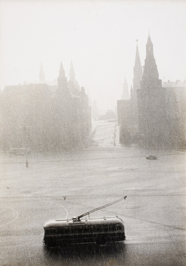 last-picture-show: Lisa Larsen, Streets in Moscow on a rainy day, July 1956