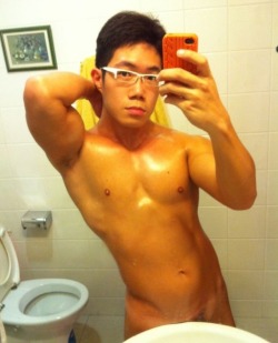 Sgnaughtyhappy:  Okay I Seen This Guy At Gym B4! 