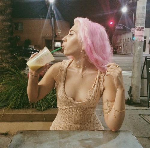 everythingkaliuchis:  Starbucks babe