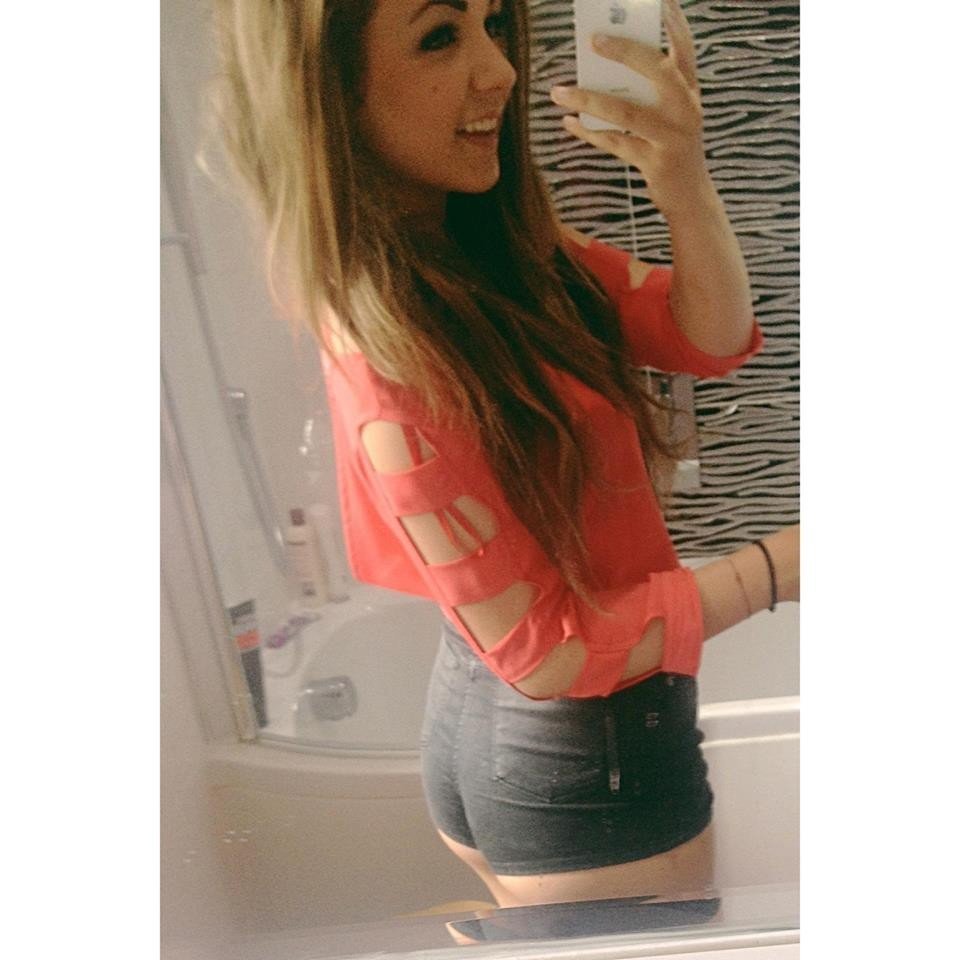 slaggylindsaytitsmcgee:  Little slaggy chavs in short shorts