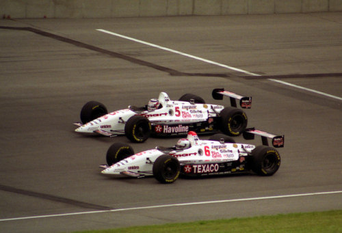 Mario Andretti (#6) gets a nose underneath Nigel Mansell (#5) at Michigan.CART PPG Indy Car World Se