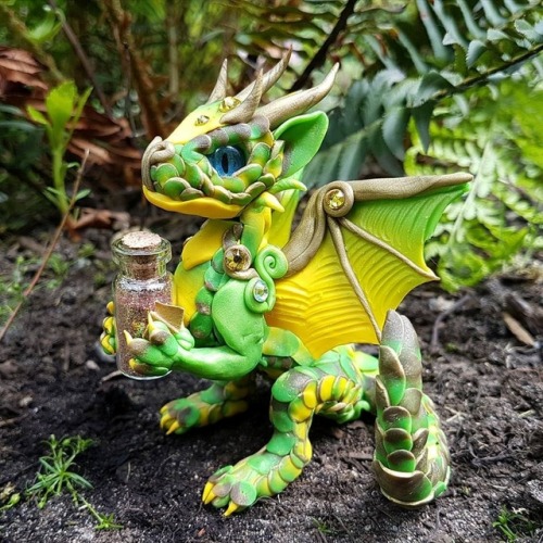 dovewithscales: dzamie: sosuperawesome: Witch Dragons / Halloween Ornaments / Baby Dragons Makosla 