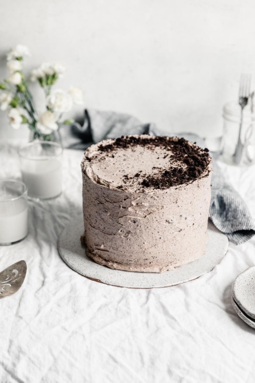 sweetoothgirl:  Oreo Cake with Coffee Oreo