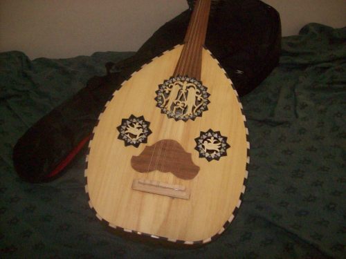 I got a handcrafted Egyptian oud for Christmas. It has reduced me to a giddy little mess of grins an