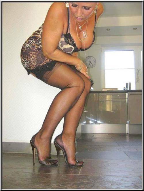 cougarzzcave:  bigpunisher2b:  Lady B   COUGARZZCAVE
