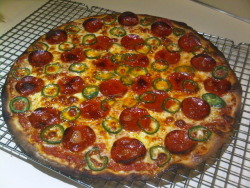 curiouswinekitten2: foodpornit:  Pepperoni, Jalapeno &amp; Garlic thin crust pizza #FoodPorn via odawg21  Good lord yum 😜 