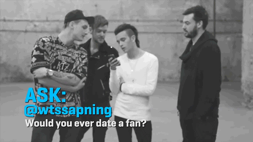 getaproperjobyoudicks:   // THE 1975 ASK:VEVO {X} //  