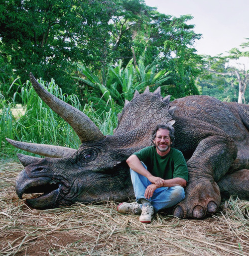 perksofbeingagayflower:  futurefantasticxmasurl:  qtheresurrection:  cinecat: Steven Spielberg behind the scenes of Jurassic Park (1993)  So realistic!!  yeah steven looks almost human here  Almost too real…  