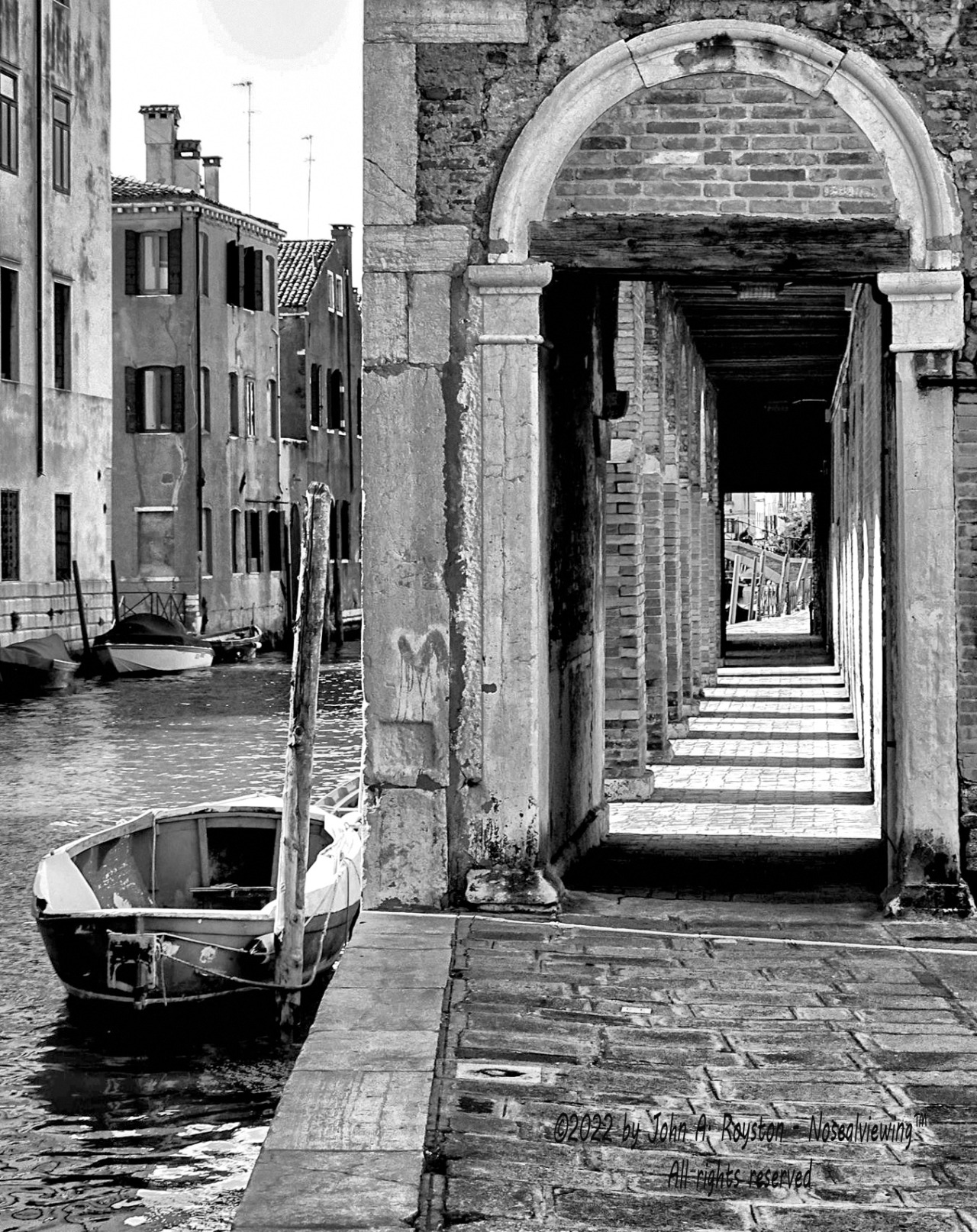 Shadows - Venice, Italy©2022 by John A. Royston - Nosealviewing™
All rights reserved #Black and White #lensblr#luxlit#orginal photographers #photographers on tumblr #nosealviewing
