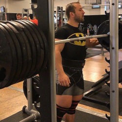 Robert Forstemann - Squatting 260kg/573lbs, approximately 2.85 times his body weight. 