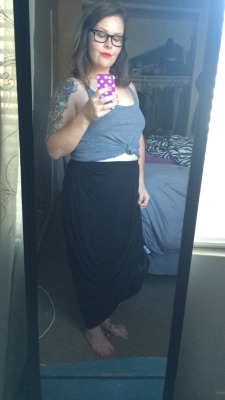 gingerrgirl:  Obsessed with this look! Where can I get more maxi skirts?!
