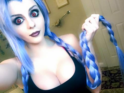 league-of-legends-sexy-girls:  Jinx Cosplay porn pictures