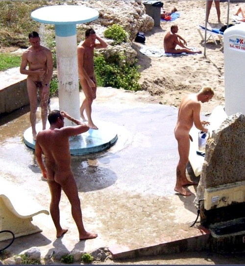 guyzbeach:  Follow Guyzbeach, a collection of natural men naked at the beach !