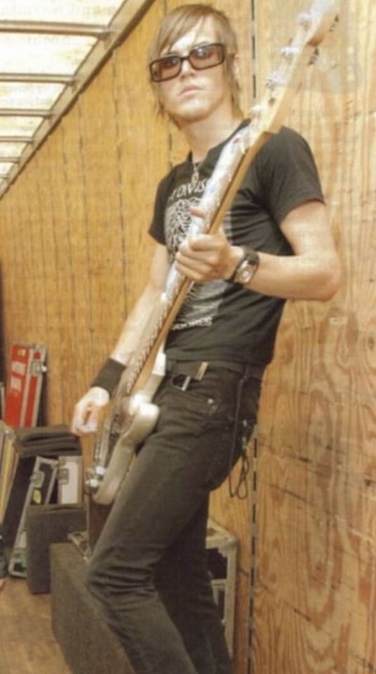 HAPPY BIRTHDAY MIKEY "FUCKIN" WAY!!!! HAGDGEJWJJDSS
