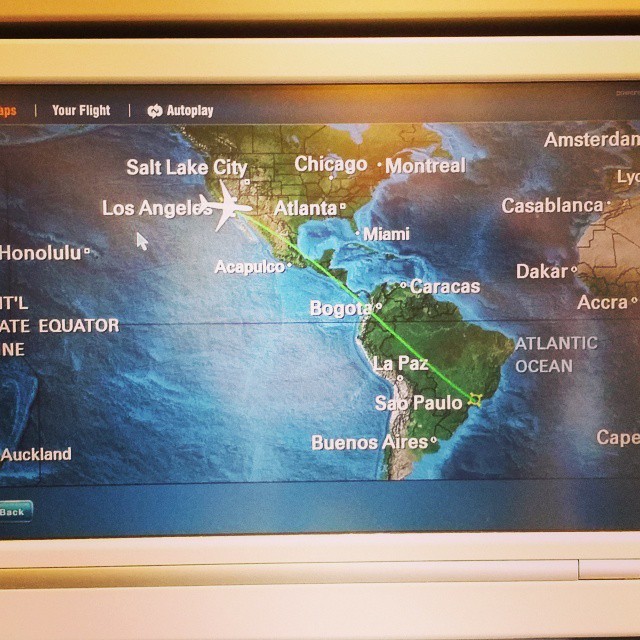 Um viagem com minha gatinha. Vou virar Paulista em algumas horas! Que tal São Paulino também?? ;) #brasil (at Los Angeles International Airport (LAX))