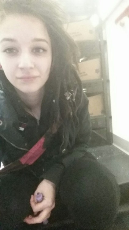 dreadz-headz:  Crap quality but me &amp; my vape. Sweet dreams to everyone