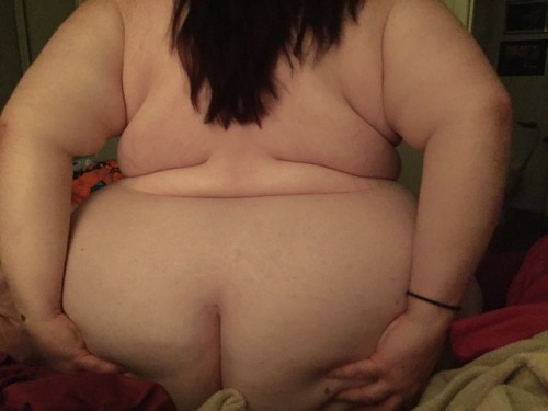 feedlr: softround420:fatties gonna fat I didn’t even realize you were *this* fat!When he’s done with