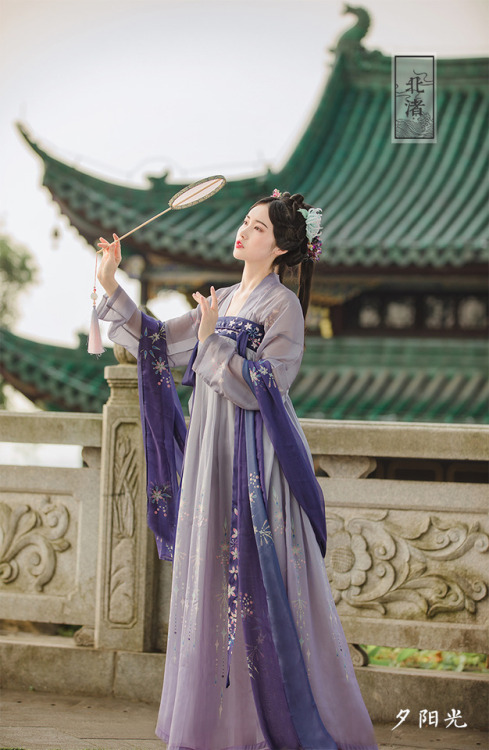 hanfugallery:Traditional Chinese hanfu by 北渚