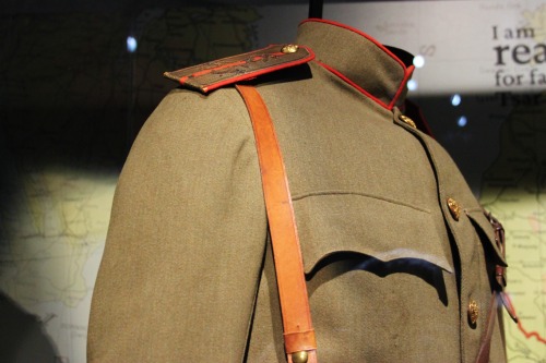 barbucomedie:Uniform of a Russian Artillery Officer from the First World War on display at the Imper