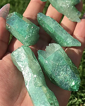 forbiddencronch:  nanostims:  💚🍃| prismsouls on ig  Mint cromnch