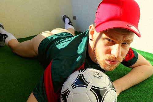 abeautifulbehind:  TRISTAN FOLDER