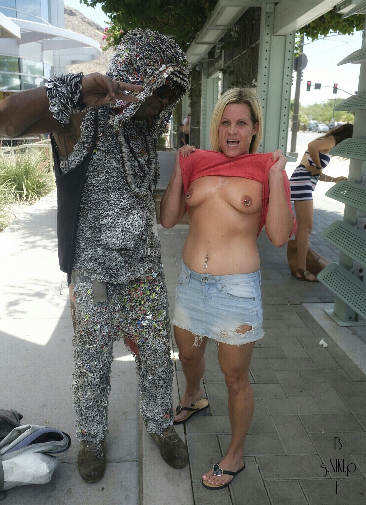 nikikittenniki:  Met some crazy sort of artist guy at the light rail station in tempe