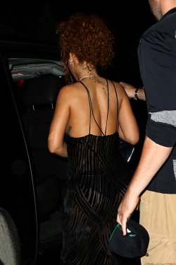 arielcalypso:    Rihanna at “1oak” nightclub