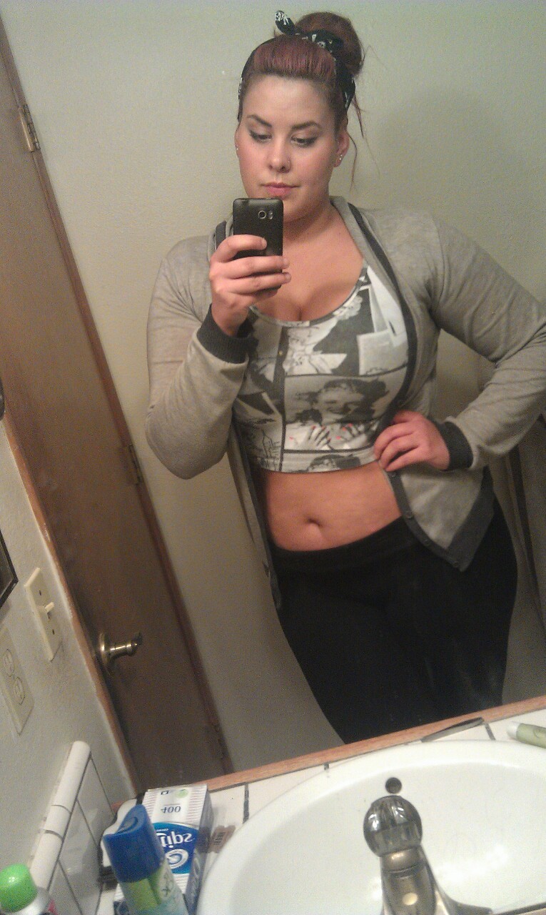 toxicwaxrainbows:  Wearing yoga pants and crop tops 5ever.