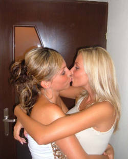 Girls Kissing