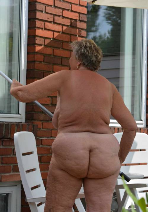 geoff1948:  Lovely ass 