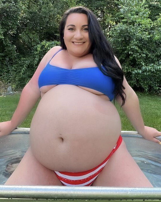 palmfeeder-deactivated20221030:embrace-your-fatness:explosionimminent:CurvafeCadey💛She’s grown so big💛@curvage-casey big before and during comparisons 