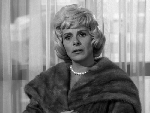 2.10 A Most Unusual CameraDirector: John RichDirector of Photography: George T. Clemens“Object