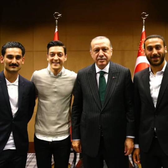 : 🇩🇪Özil has now decided yesterday to quit the German national team after the World Cup. Özil also took a picture with the Turkey President together with Man City midfielder Ilkay Gundogan and Everton striker Cenk Tosun which created a media «war».🇩🇪 - «The treatment I have received from the DFB and many others makes me no longer want to wear the German national team shirt, It is with a heavy heart and after much consideration that because of recent events, I will no longer be playing for Germany at international level whilst I have this feeling of racism and disrespect. I used to wear the German shirt with such pride and excitement, but now I dont.» . . Partners tagged. . . #arsenal #aubameyang #lacazette #sokratis #unai #leno #koscielny #xhaka #ozil #mustafi #holding #torreira #ramsey #cech #monreal #kolašinac #bellerin #stephan #welbeck #lucas #timefortorreira #thegunners #arsenalnorway #emiratesstadium #welcomeunai #preseason #football #wearearsenal #kolašinac#arsenal#koscielny#football#cech#emiratesstadium#aubameyang#stephan#timefortorreira#thegunners#xhaka#ozil#lucas#torreira#preseason#mustafi#holding#monreal#wearearsenal#arsenalnorway#sokratis#ramsey#welbeck#unai#welcomeunai#bellerin#leno#lacazette
