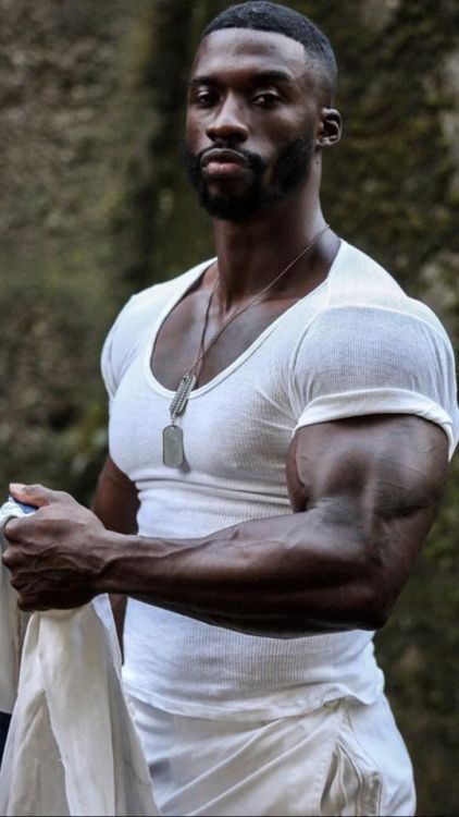 rockhardsexymuscle:  😍   Mmm yes sir