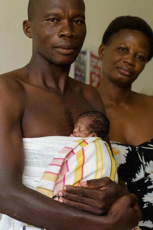 hiddenstash:unicef:Photo of the Week: Phillip holds his newborn son at a hospital in Ghana. He and h