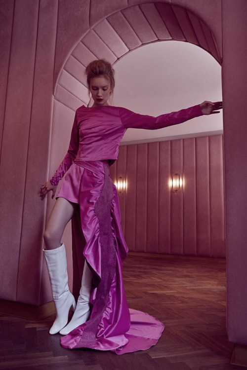 Kasia Smulska for ELLE Serbia, shot by Dominik Lozinski.