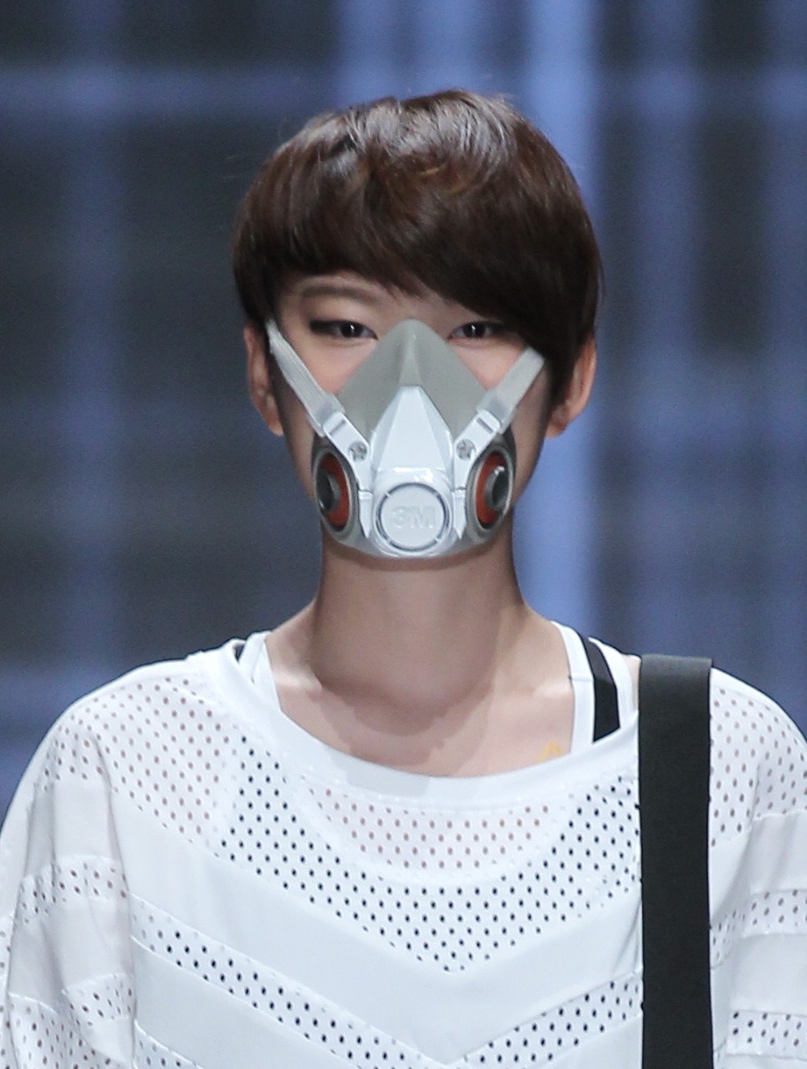 cvntfetish:  bodyfluids:  Smog masks at QIAODAN Yin Peng S/S 15 China Fashion Week 