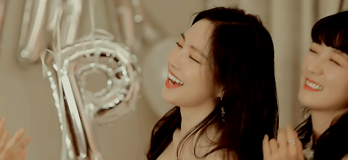 jjungeunha:son naeun x everybody ready?