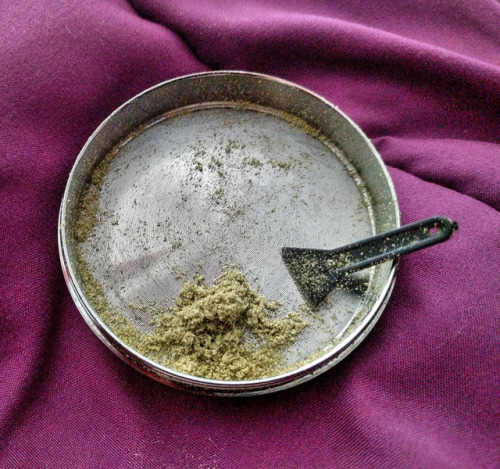 Boy it’s like Christmas when you discover the forgotten Kief at the bottom of the grinder