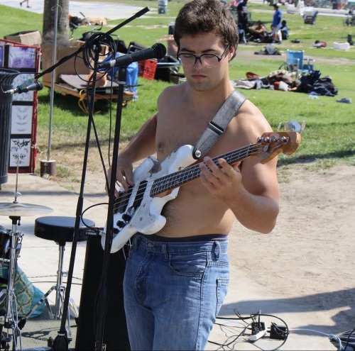 hot-guys-around-the-world: