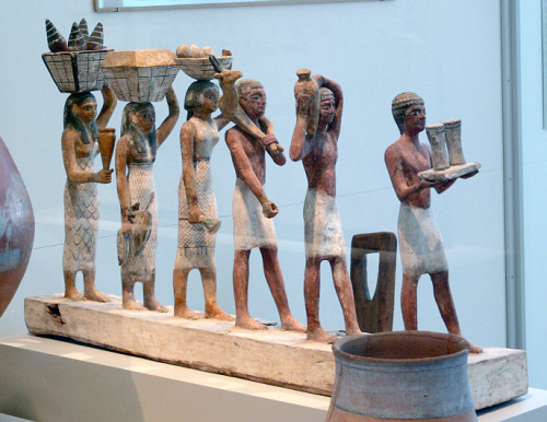 Offering bearers, 12th dynasty Egypt