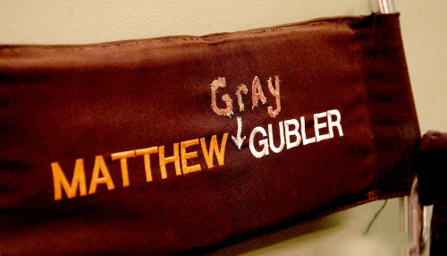 crimnatic:  Matthew Gray Gubler on the set of Criminal Minds for Sohu.  