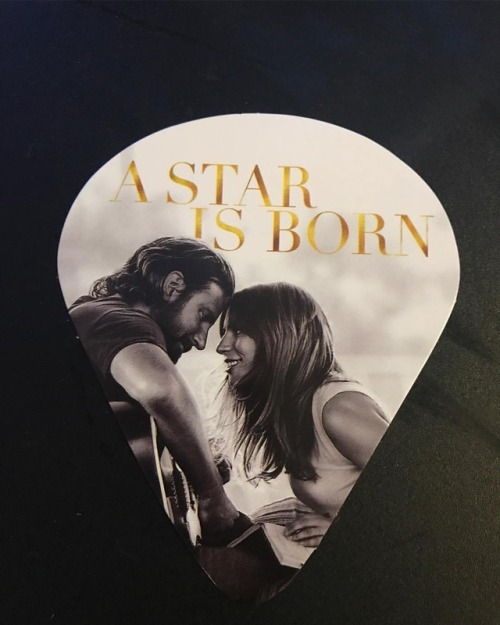 I have THE best mom evaaa!! I have another new addition to my #AStarIsBorn collection!! My mom was a