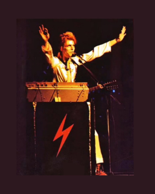 Celia Philo, artwork for Aladdin Sane, 1973. Bowie and his minimoog. Source Portrait via hypergaller