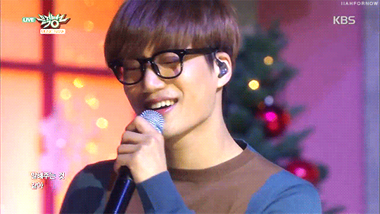 chumchumtaehyung:  vitunkpoppi:  jongin in unfair stage ft. glasses  wtf explain