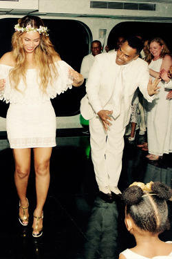 beyoncefashionstyle:    Beyoncé and Blue