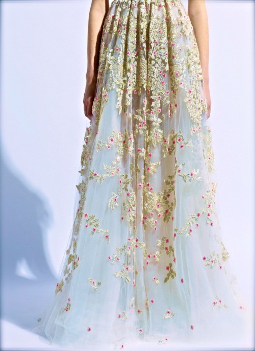 Valentino pre spring 2014 is easily one of my favourite collections of recent. Just give me floral e