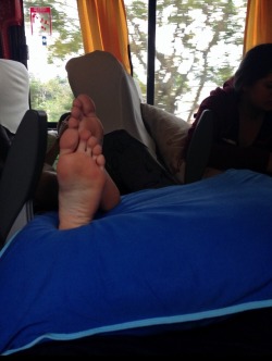 barefootbro22:  showmeyourfeet:  lovedickandfeet: