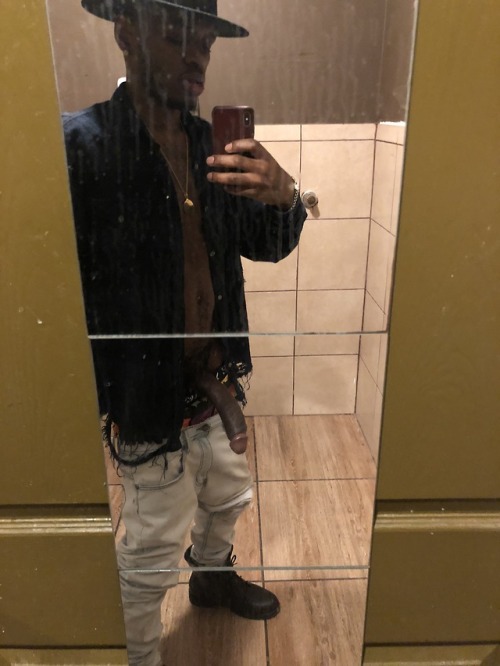 kingsavagee23:  Would u suck it in public ?!! 😩