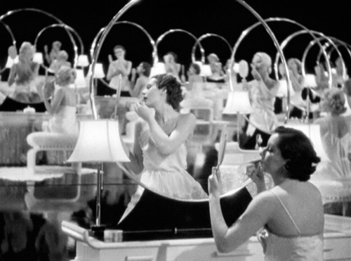 timeofbeauty:  Dames de Busby Berkeley et Ray Enright, 1934.